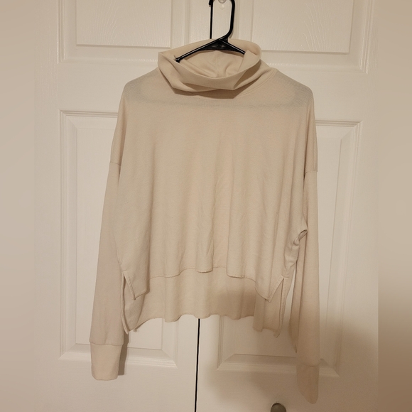 American Eagle Thermal Waffle Knit Cropped Turtleneck Shirt Cream Size Medium - Picture 5 of 5